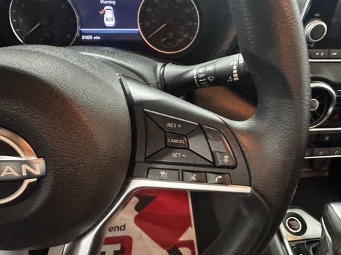 Used 2025 Nissan Sentra SV FWD image 6