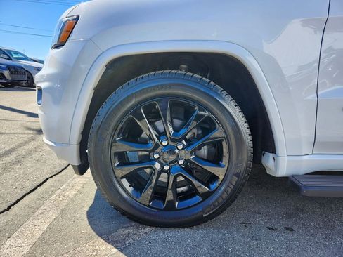 Used 2019 Jeep Grand Cherokee Altitude image 15