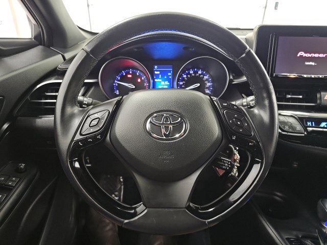 Used 2018 Toyota C-HR XLE FWD image 18