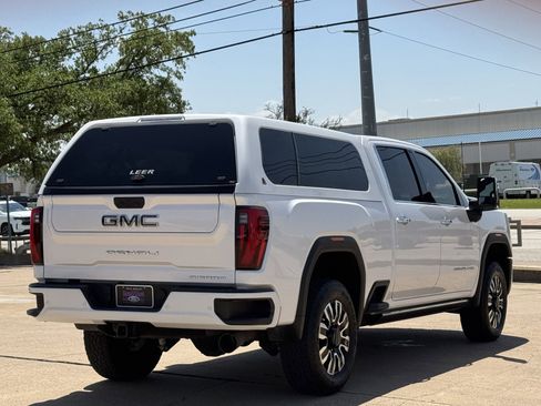 Used 2024 GMC Sierra 2500 Denali Ultimate AWD/4WD image 4
