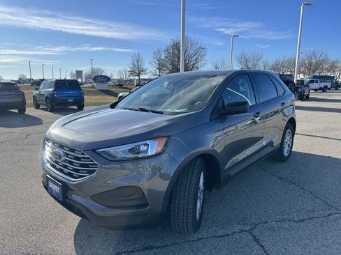 Used 2021 Ford Edge SE image 3