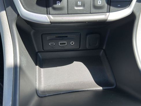 Used 2023 GMC Terrain SLT FWD image 12