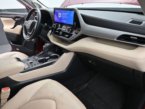 Used 2023 Toyota Highlander Platinum image 26