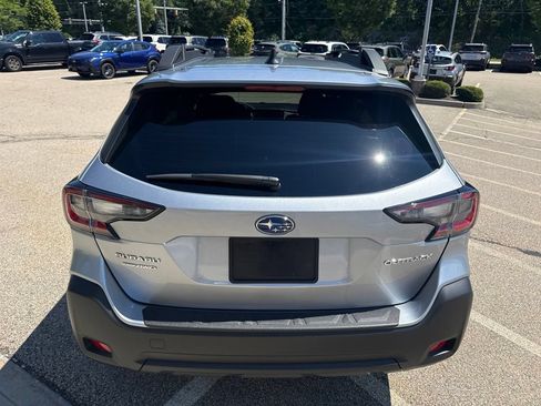 Used 2025 Subaru Outback Premium AWD/4WD image 3