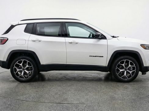 Used 2025 Jeep Compass Limited AWD/4WD image 11