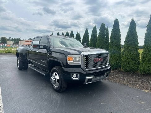 Used 2015 GMC Sierra 3500 Denali w/ Duramax Plus Package AWD/4WD image 2