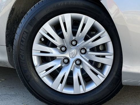 Used 2014 Toyota Camry LE FWD image 10
