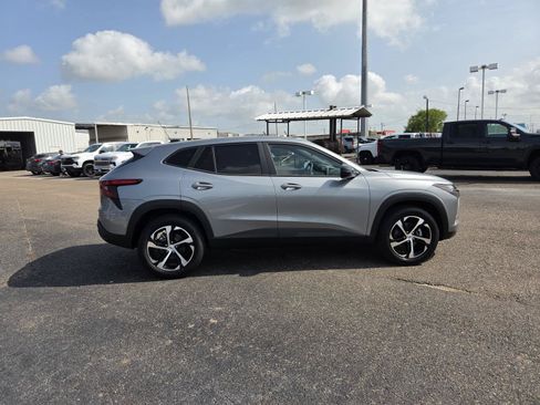 New 2026 Chevrolet Trax RS w/ Sunroof Package FWD image 6