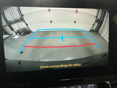 Used 2025 Toyota Sienna LE image 38