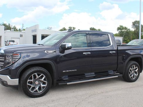 Used 2023 GMC Sierra 1500 SLT w/ SLT Premium Plus Package AWD/4WD image 3