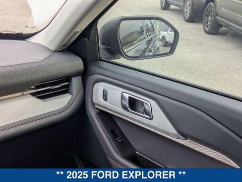 New 2025 Ford Explorer Active w/ Active Comfort Package image 19