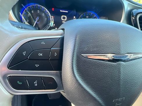 Used 2019 Chrysler Pacifica Limited FWD image 33
