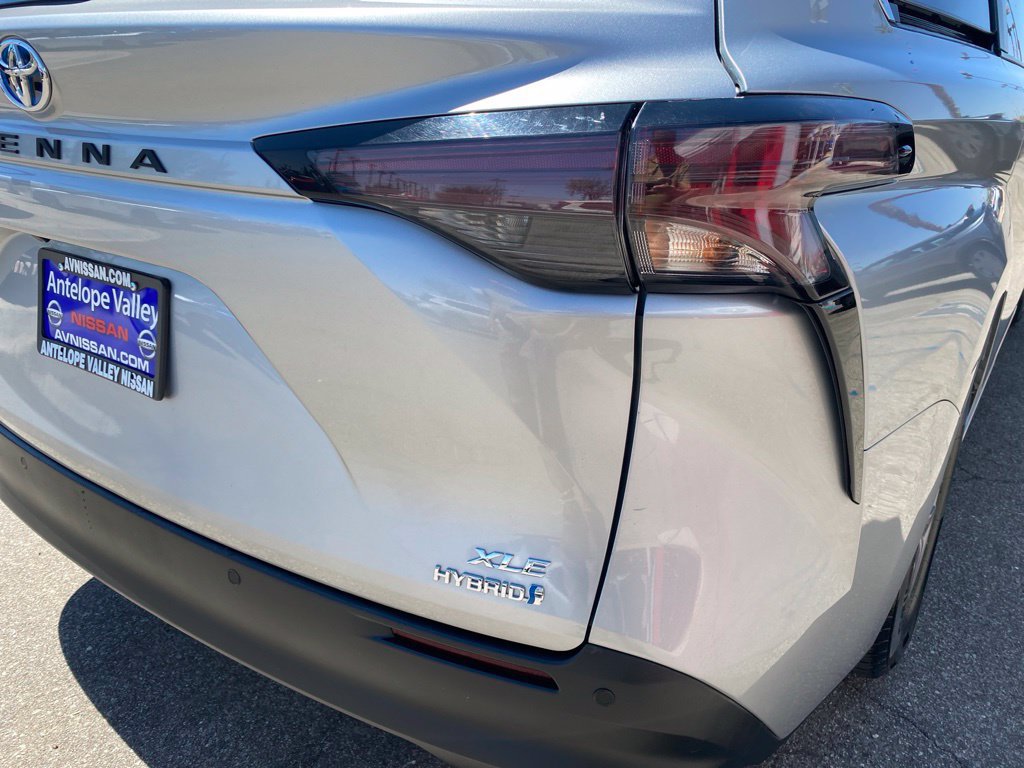 Used 2023 Toyota Sienna XLE FWD image 12