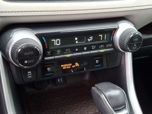 Used 2019 Toyota RAV4 Limited AWD/4WD image 13