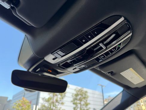 Certified 2023 Porsche Cayenne Platinum Edition AWD/4WD image 16