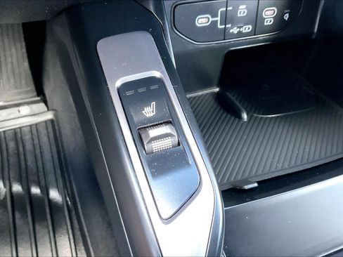 Used 2025 Kia Sorento S FWD image 29