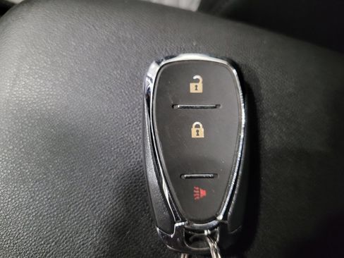 Used 2020 Chevrolet Equinox LS image 32