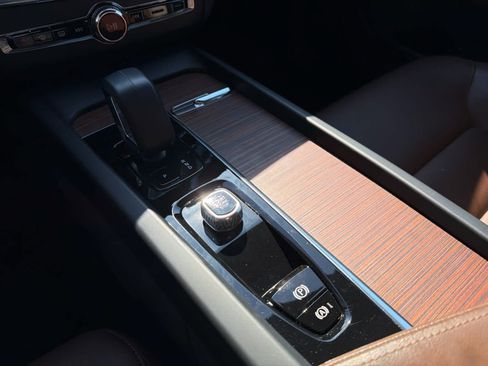 Certified 2023 Volvo XC60 B5 Plus w/ Protection Package Premier image 29