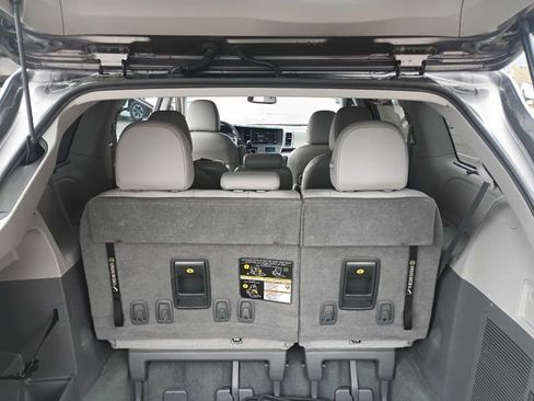 Used 2020 Toyota Sienna XLE FWD image 22