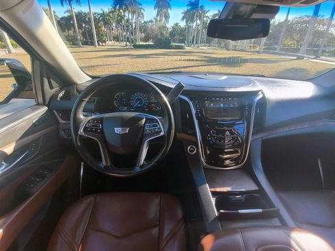 Used 2019 Cadillac Escalade ESV Luxury image 20