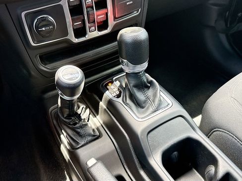 Used 2023 Jeep Wrangler Unlimited AWD/4WD image 18