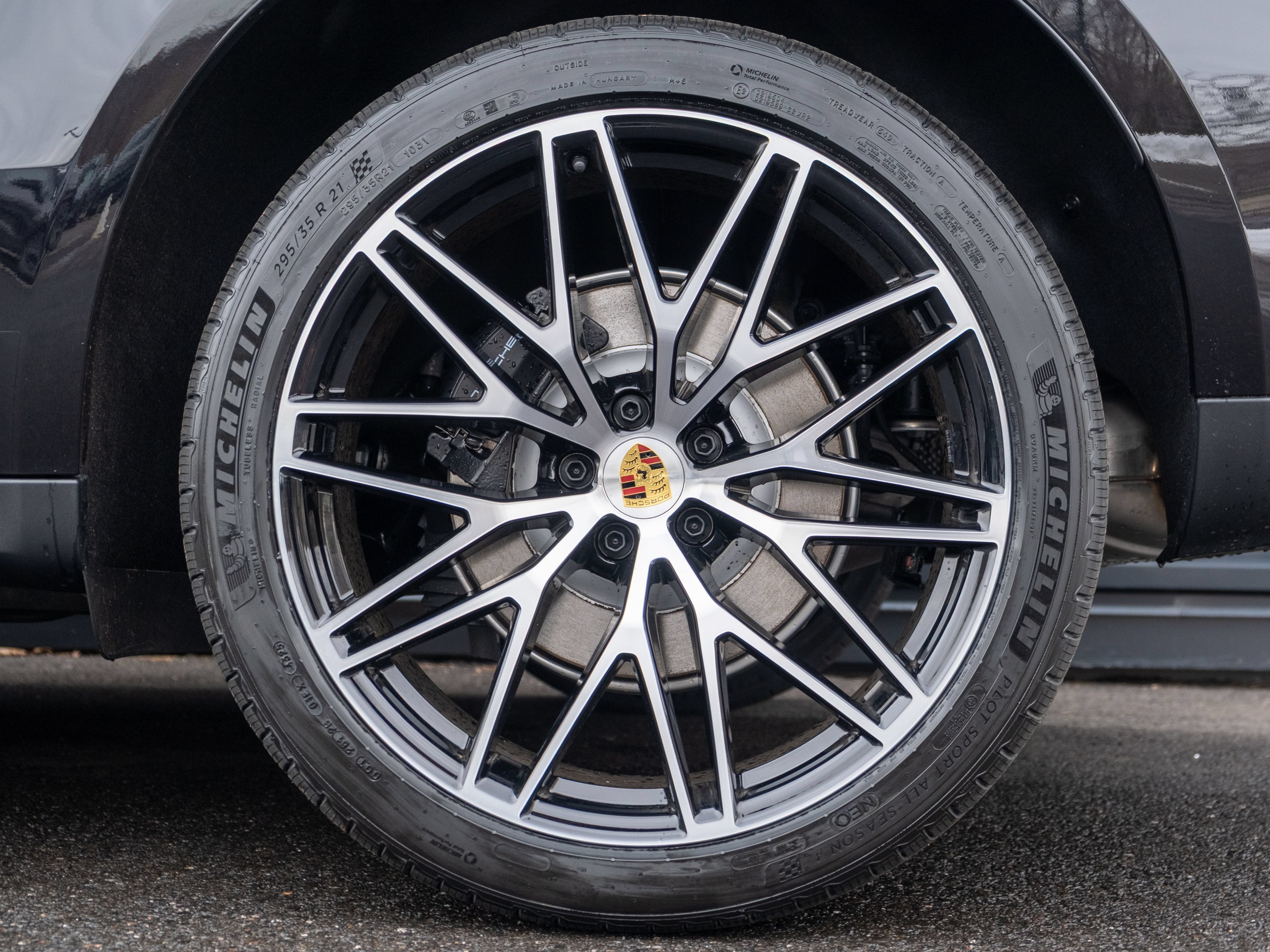 Certified 2026 Porsche Macan AWD/4WD image 13