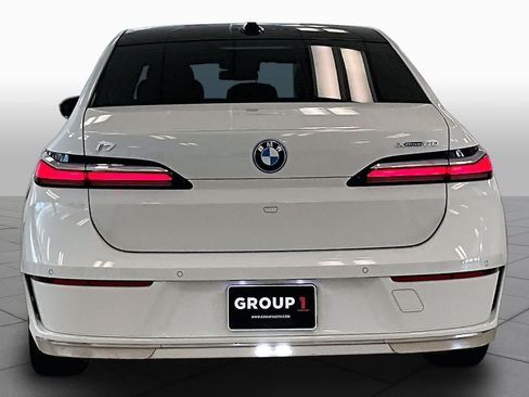 Used 2024 BMW i7 xDrive60 AWD/4WD image 4