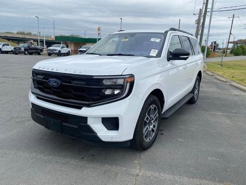 Certified 2025 Ford Expedition Active AWD/4WD image 3