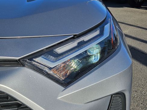 Used 2022 Toyota RAV4 XLE w/ Convenience Package image 10