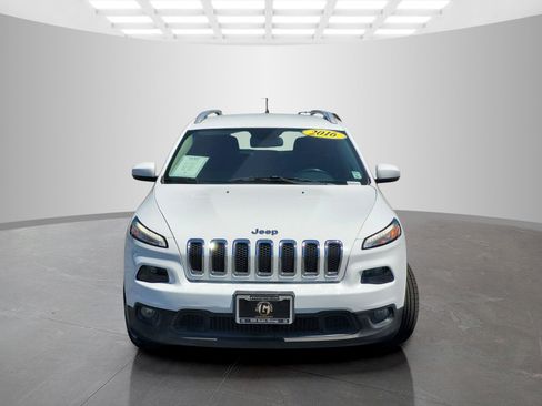 Used 2016 Jeep Cherokee Latitude w/ Safety/Convenience Group FWD image 2