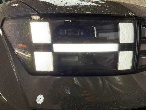 Certified 2025 Hyundai Santa Fe SEL AWD/4WD image 10