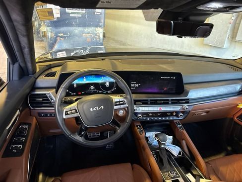 Certified 2025 Kia Telluride SX Prestige X-Line AWD/4WD image 12
