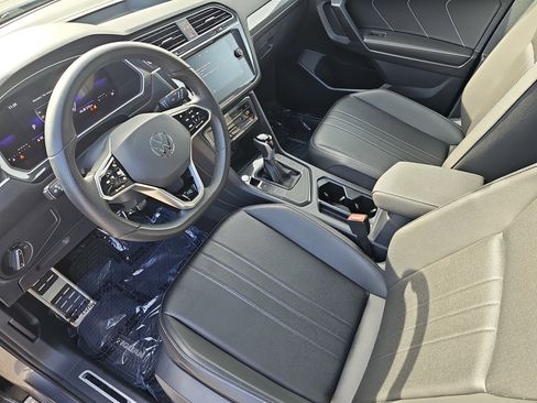 Used 2024 Volkswagen Tiguan SE R-Line image 17