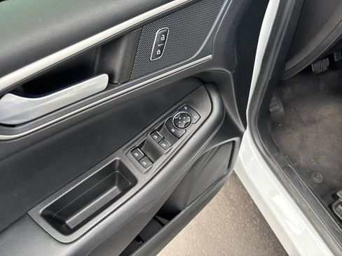 Used 2023 Ford Edge SEL image 11