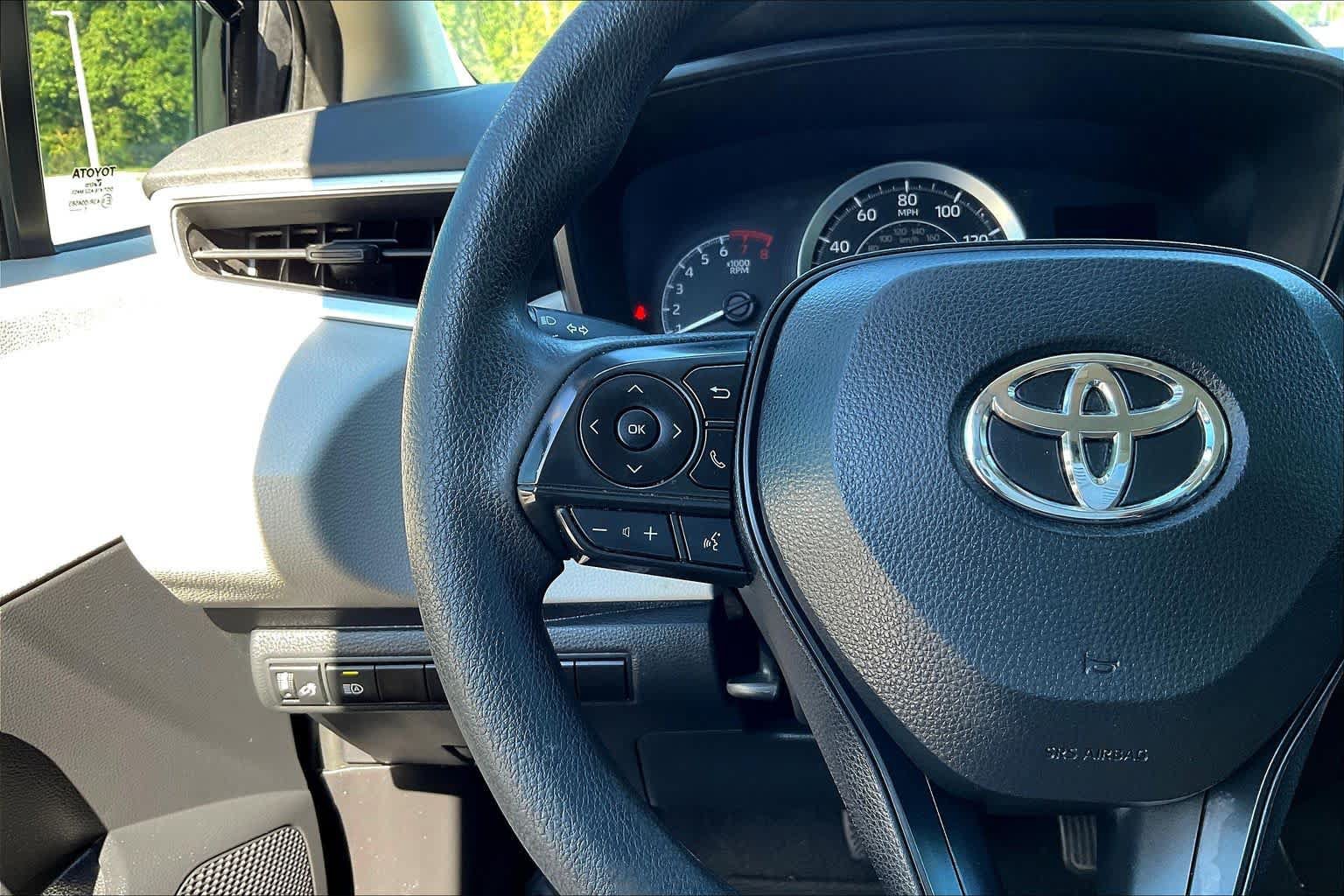 Used 2021 Toyota Corolla LE FWD image 23