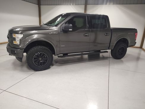 Used 2017 Ford F150 XLT w/ Equipment Group 302A Luxury image 4