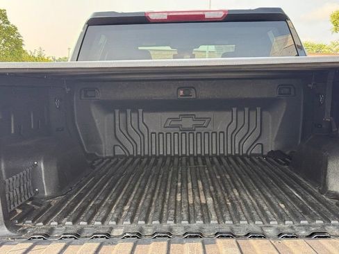 Used 2023 Chevrolet Silverado 1500 LT AWD/4WD image 9