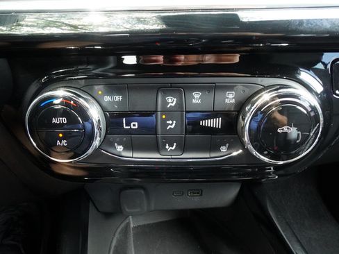 Used 2024 Chevrolet Trax RS w/ Sunroof Package FWD image 17