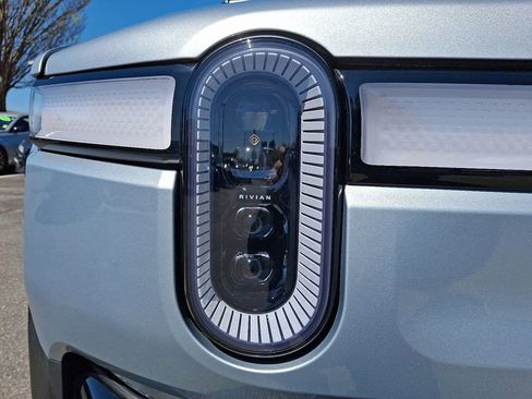Used 2024 Rivian R1S Adventure AWD/4WD image 9