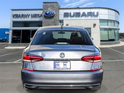 Used 2022 Volkswagen Passat 2.0T image 5