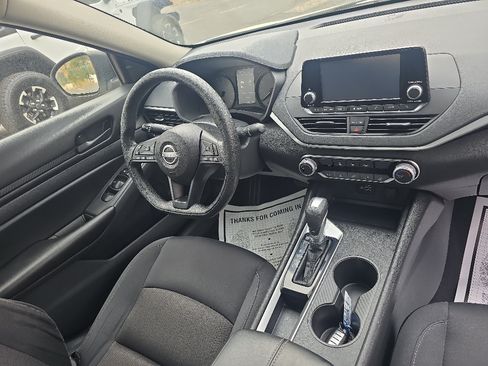 Used 2024 Nissan Altima 2.5 S FWD image 7