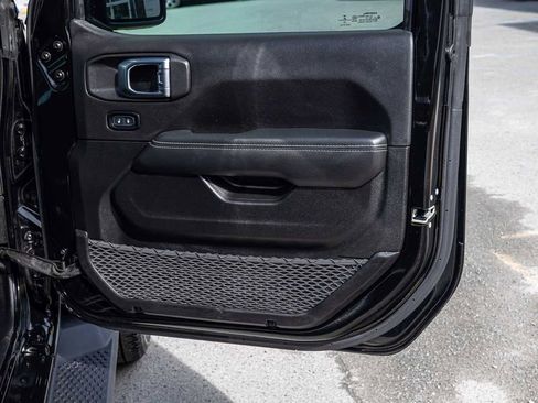 Used 2023 Jeep Wrangler Unlimited Sahara w/ Cold Weather Group image 13