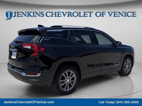 Used 2023 GMC Terrain SLT AWD/4WD image 5