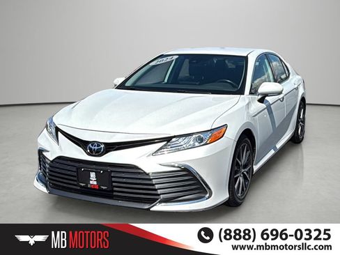 Used 2024 Toyota Camry XLE w/ Cold Weather Package FWD image 1