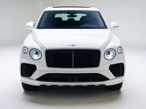 Used 2024 Bentley Bentayga image 4