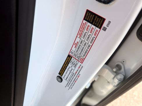 Used 2025 Nissan Pathfinder SV AWD/4WD image 31