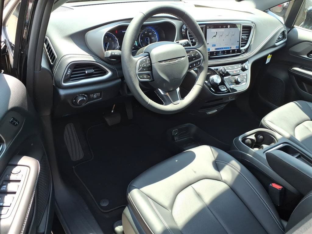 New 2027 Chrysler Pacifica Select FWD image 18