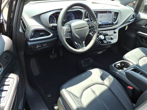 New 2027 Chrysler Pacifica Select FWD image 18