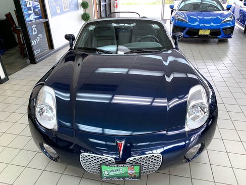 Used 2006 Pontiac Solstice Convertible w/ Premium Package RWD image 3