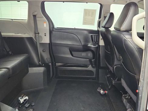 Used 2017 Toyota Sienna SE Premium FWD image 26